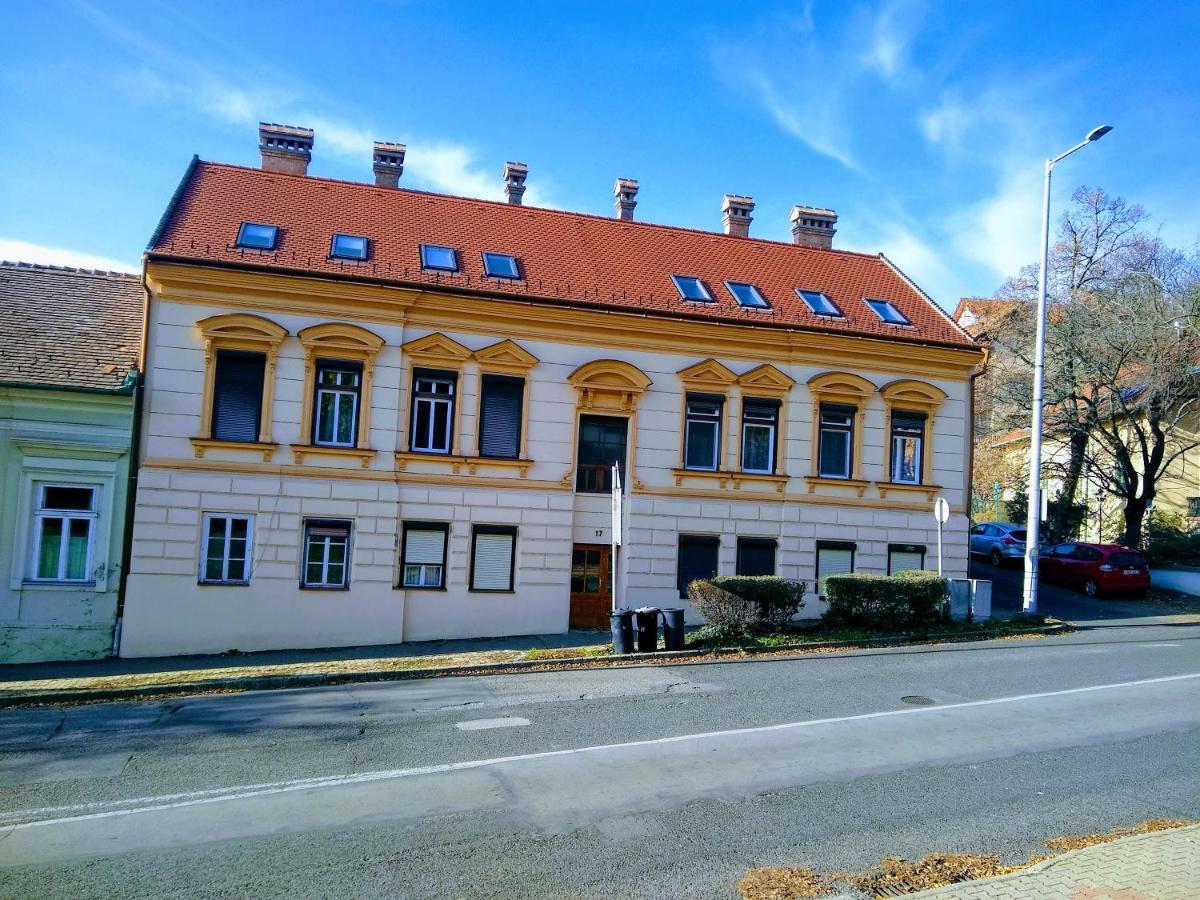 佩奇A Charming Little Flat Just Above Szechenyi Square公寓 外观 照片